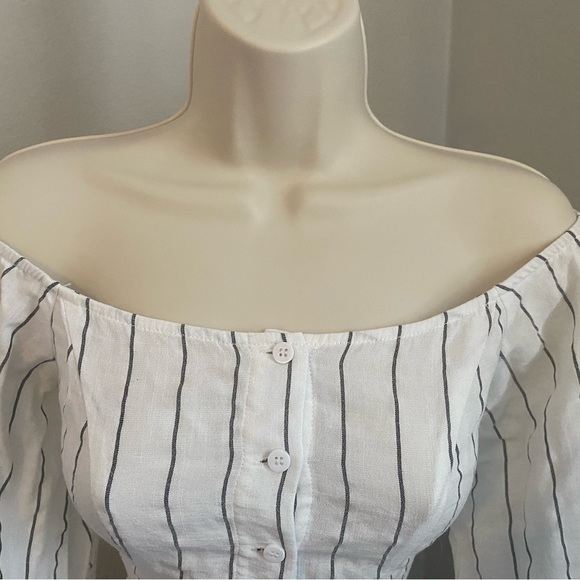 Superdown “Kaylee” Button-up Off-the-Shoulder Top Black and White Stripe XS - Picture 5 of 5